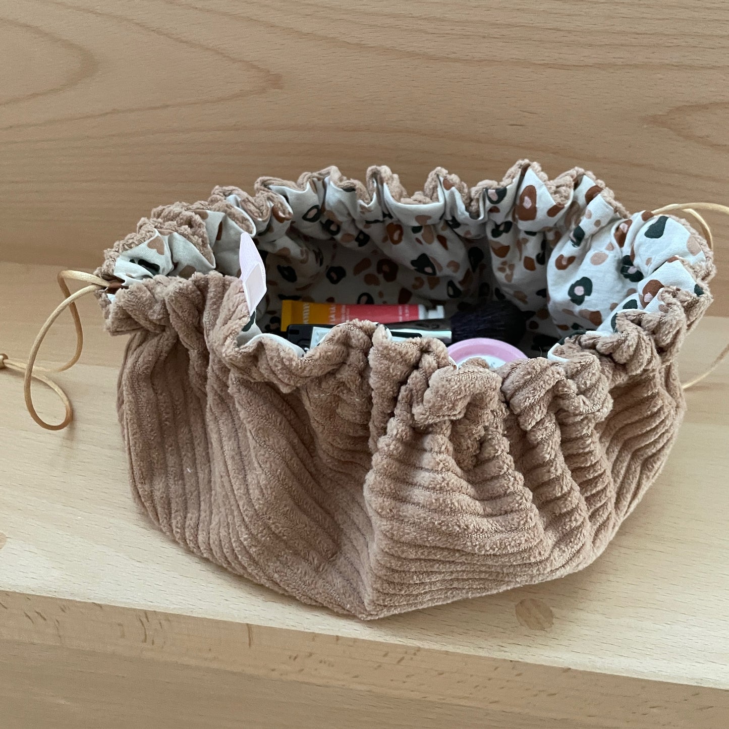 Trousse de Maquillage "Caro" velours côtelé Camel et intérieur coton léopard