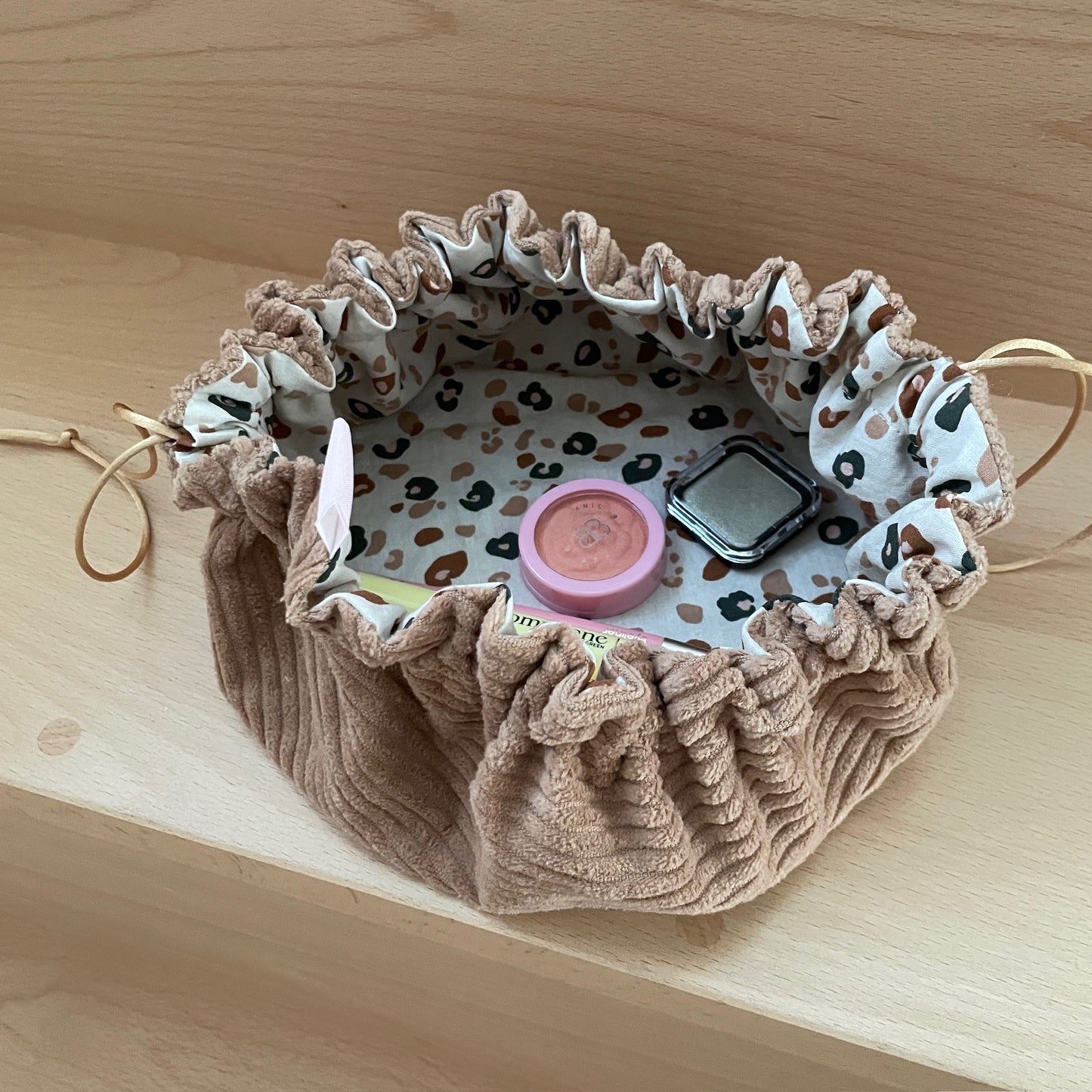 Trousse de Maquillage "Caro" velours côtelé Camel et intérieur coton léopard