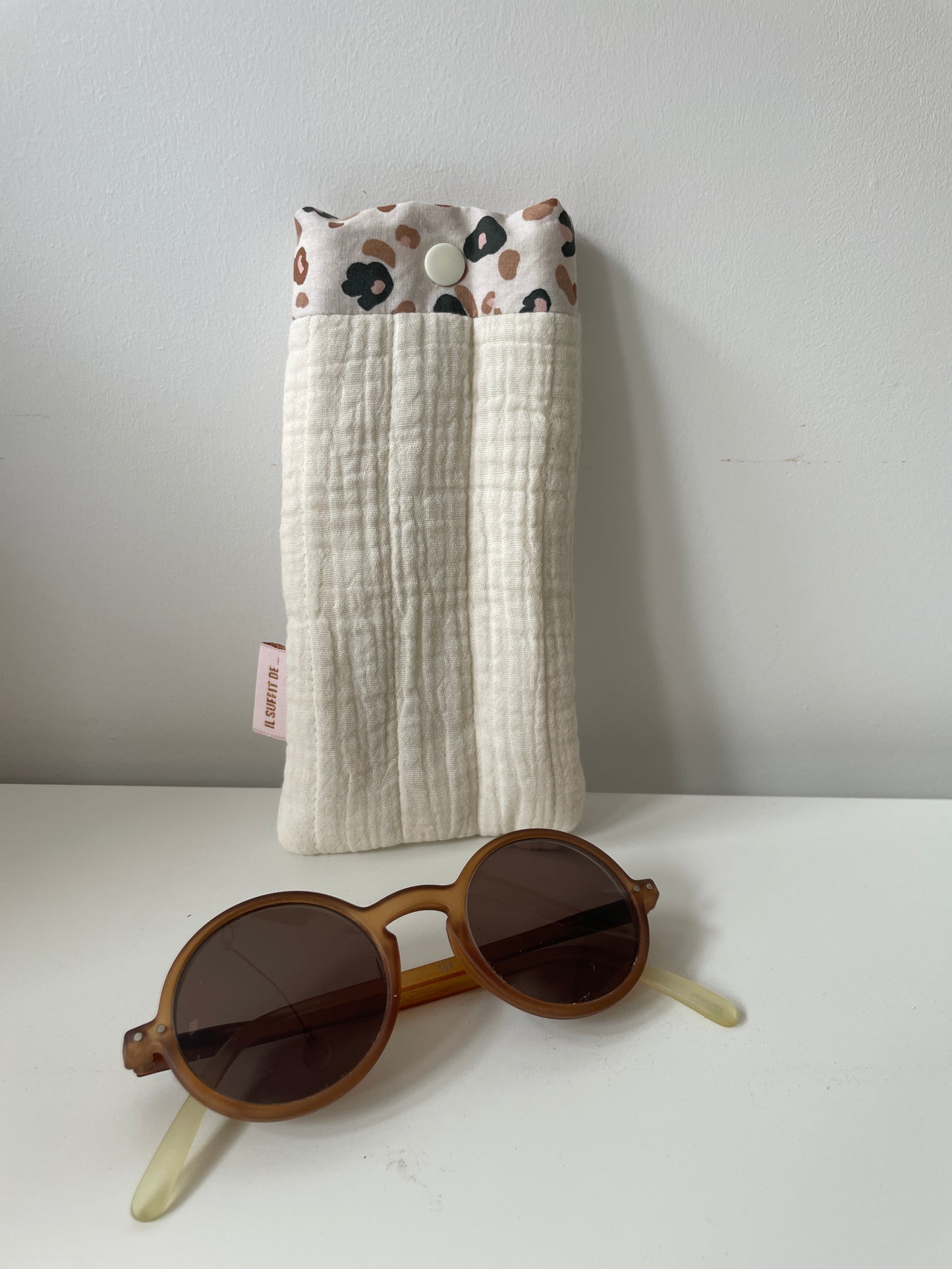 Étui à lunettes matelassé écru et coton léopard