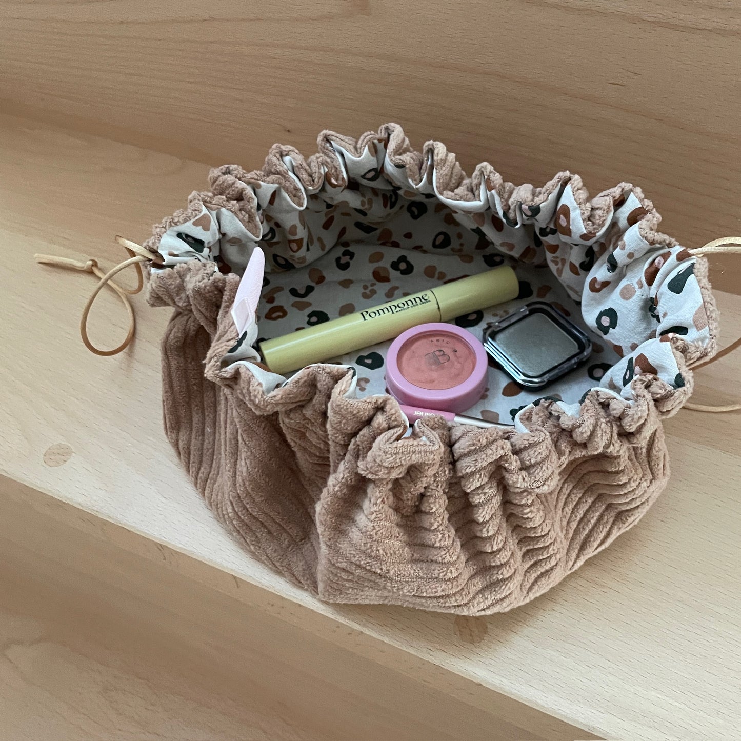 Trousse de Maquillage "Caro" velours côtelé Camel et intérieur coton léopard
