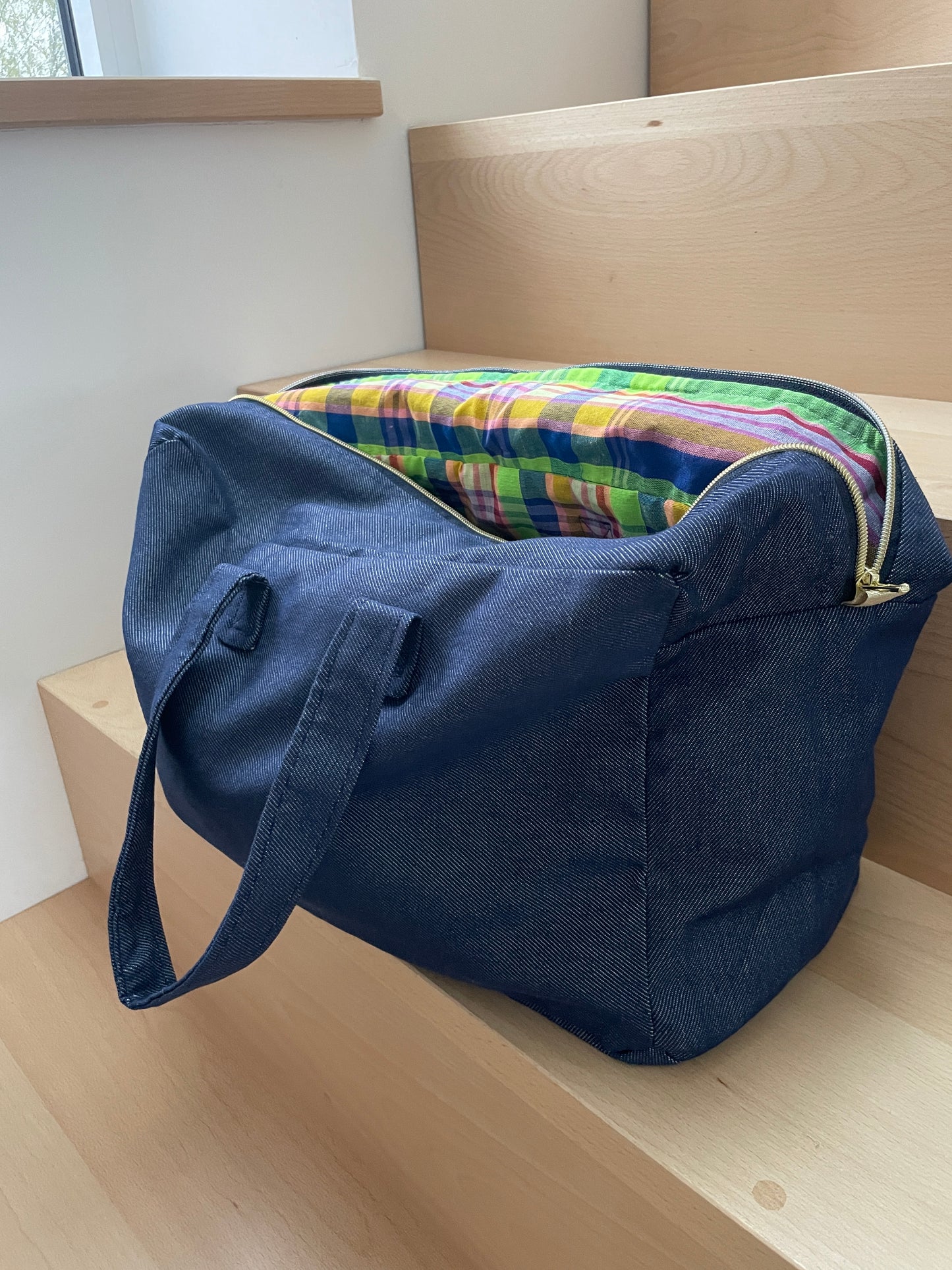 Sac « Meli » le sac weekend ou pour bébé - Jean et intérieur tissu créole coloré (en stock)