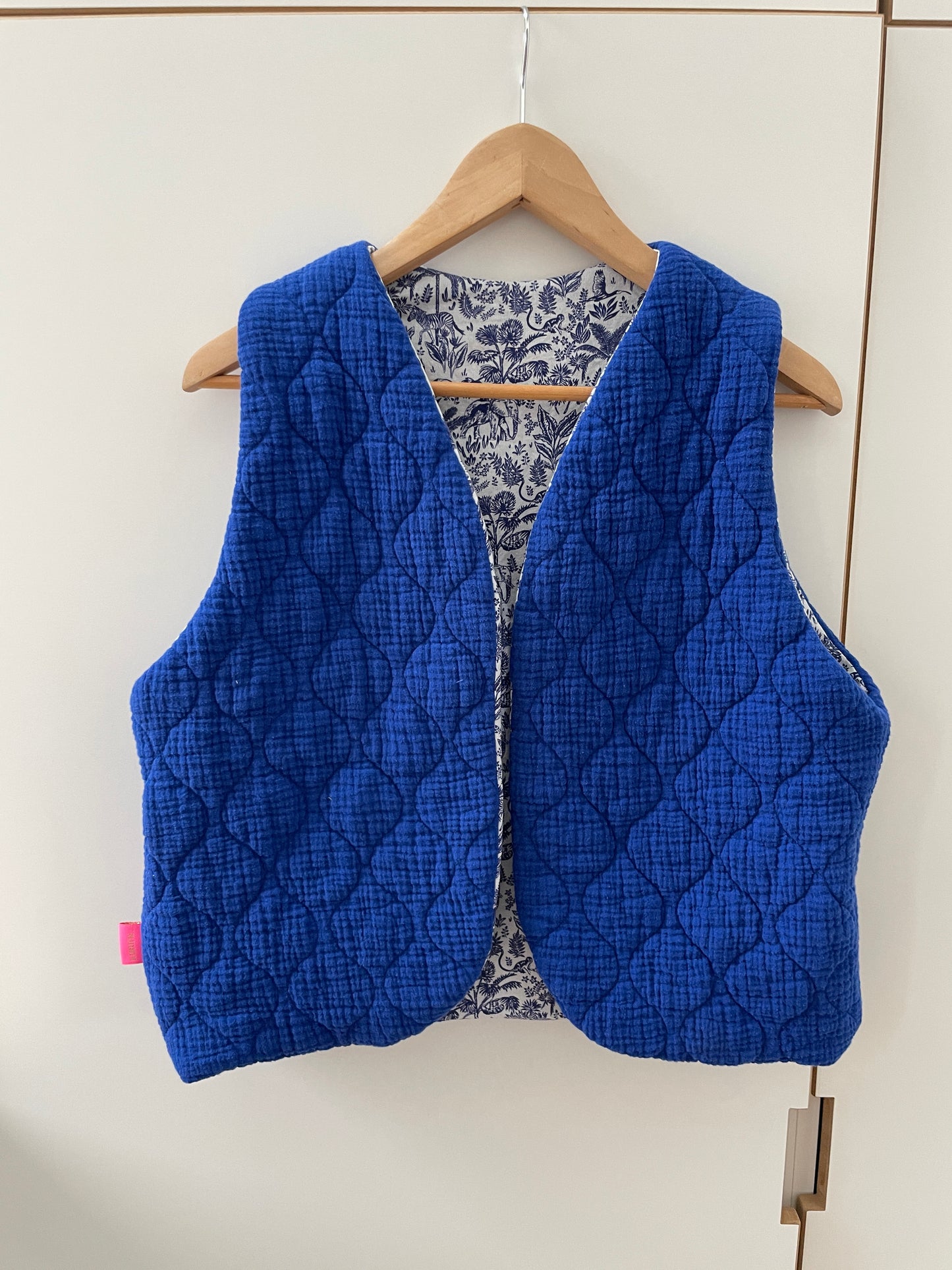 Gilet sans manche réversible Matelassé bleu roi et intérieur coton style toile de Jouy