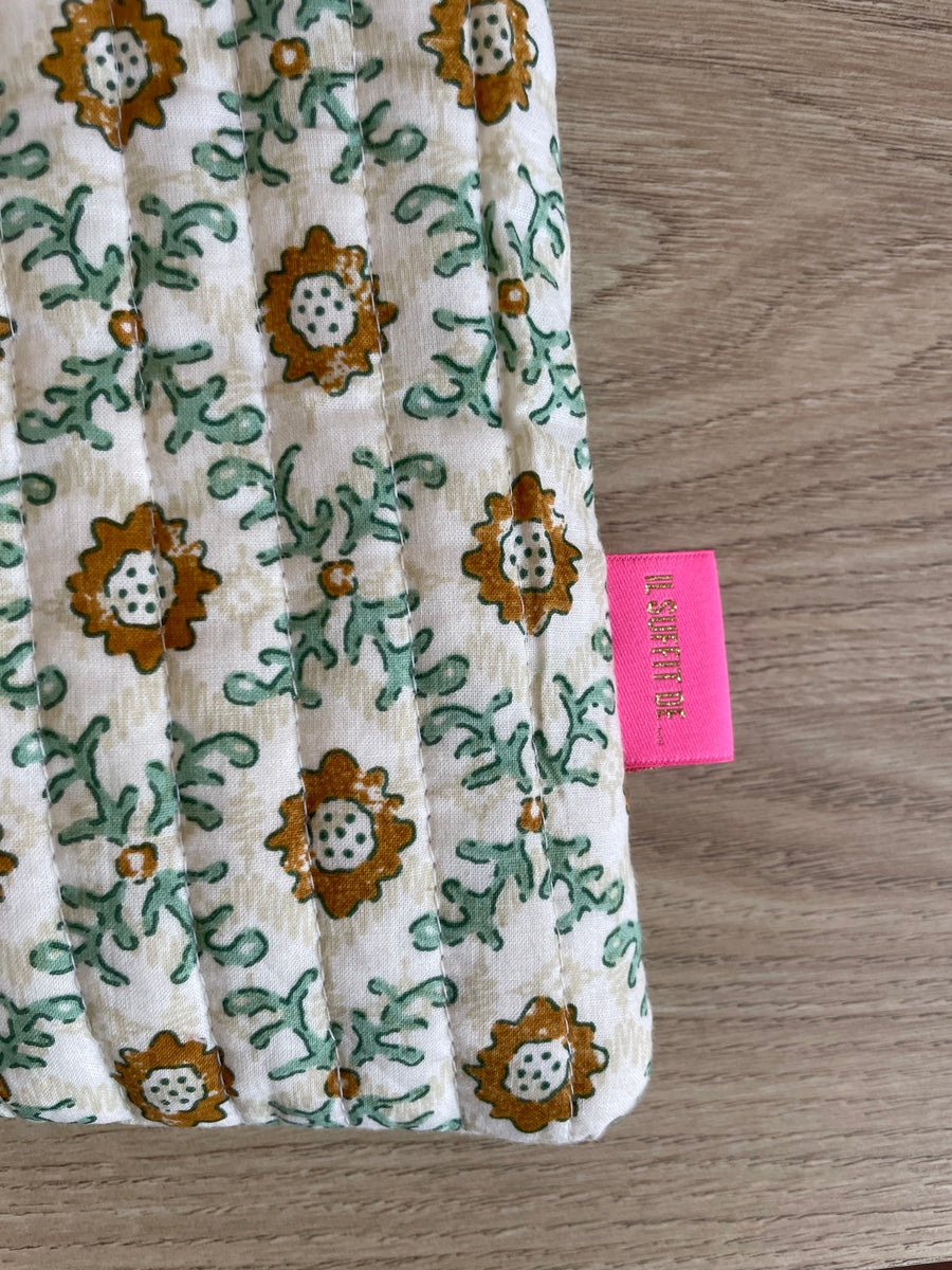 Housse ordinateur 15 pouces vert détails étiquette rose fluo