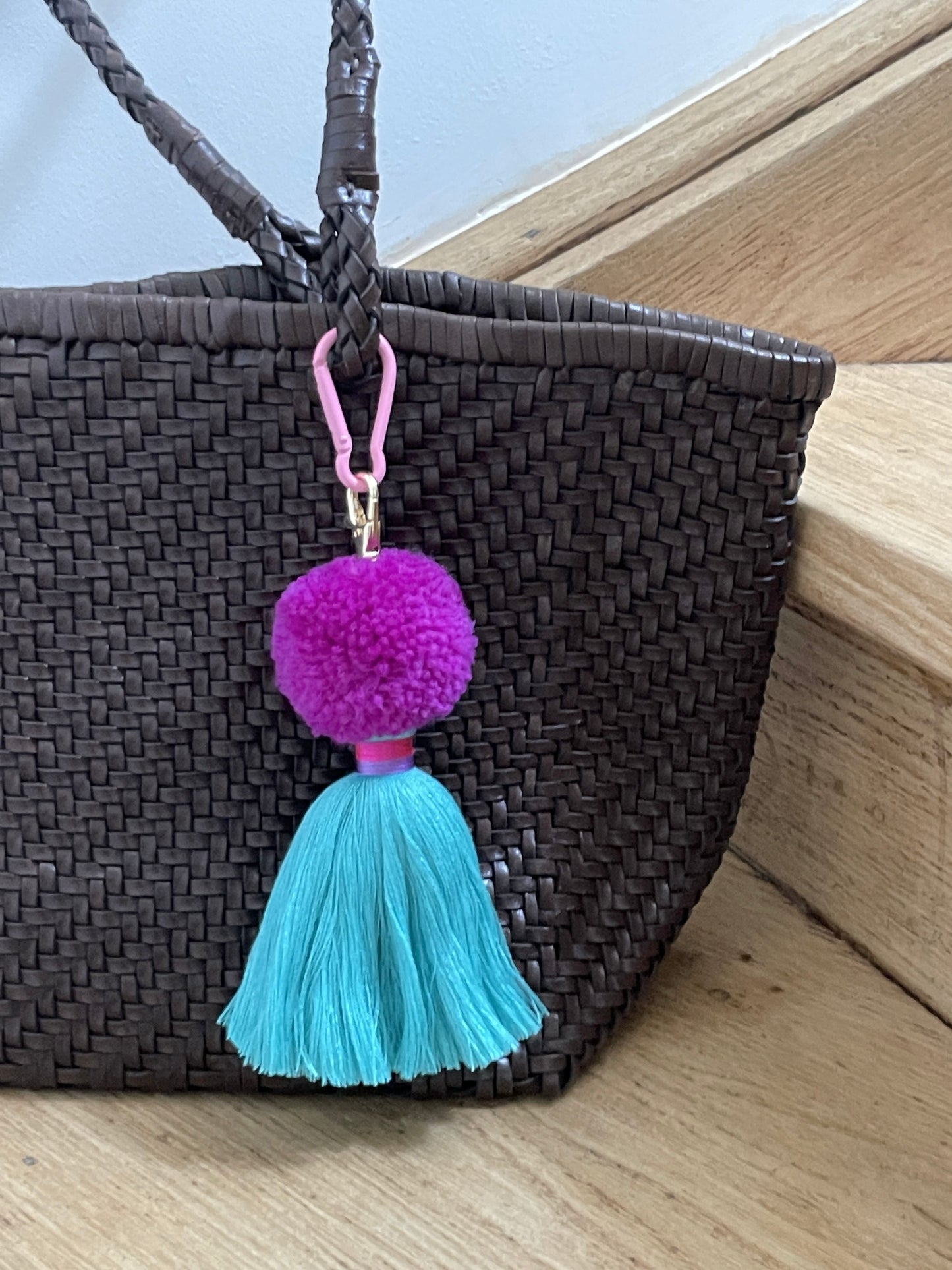 Bijoux de sac - pompons turquoise et violet