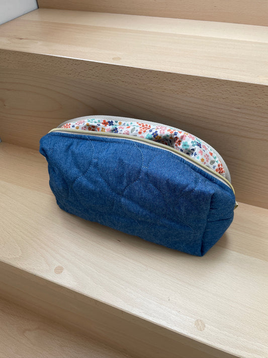 Trousse de toilette "Lucienne" jean matelassé et intérieur petites fleurs multicolores orange
