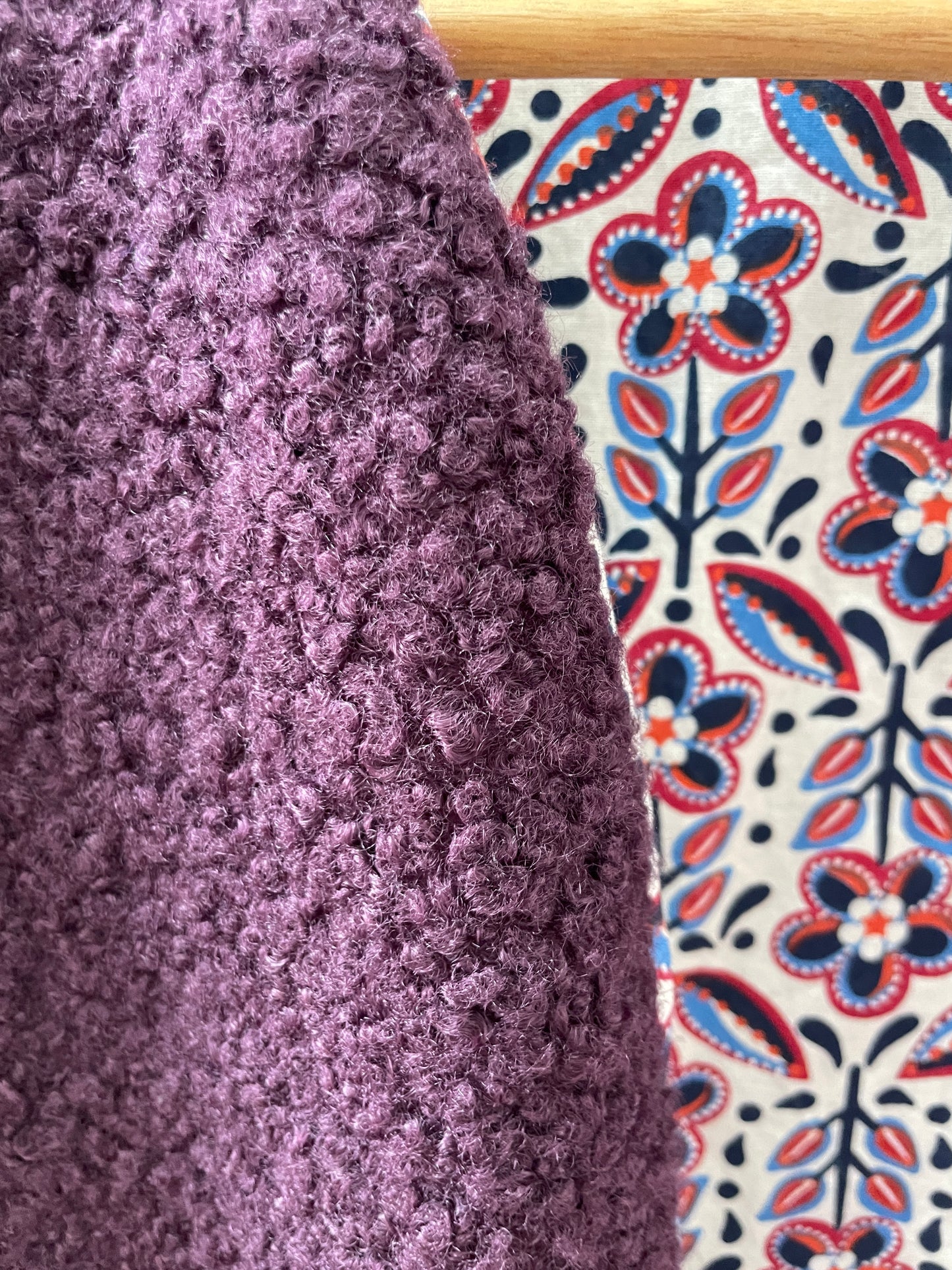 Gilet sans manche réversible - bouclette Bordeaux et intérieur coton motifs indiens bleu blanc rouge