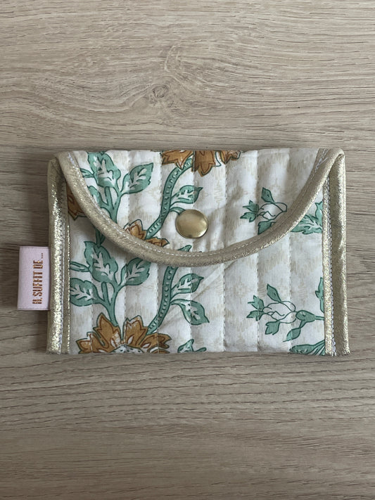 Porte-cartes « Claire » - tissu matelassé indien - Fleurs - Écru - vert et ocre