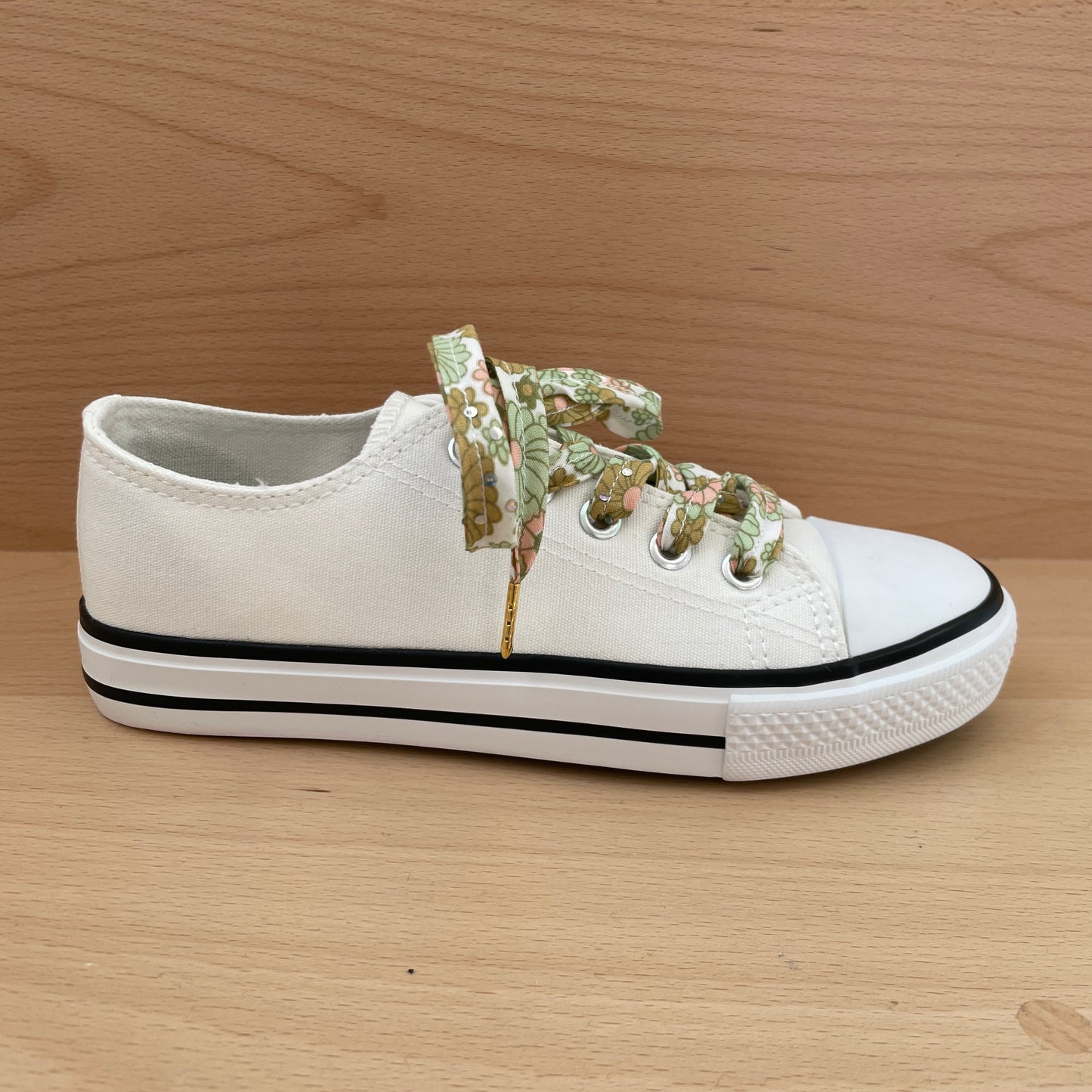 Lacets fun pour mettre de la couleurs sur vos baskets - Lacets Liberty fleurs vert pâle