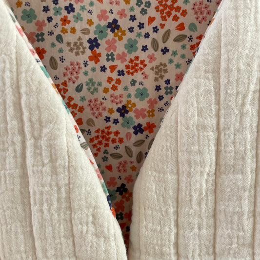 Gilet sans manche réversible Matelassé écru et intérieur petites fleurs colorées - taille L