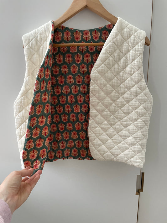 Gilet sans manche réversible Matelassé et coton indien couleur vert avec fleurs