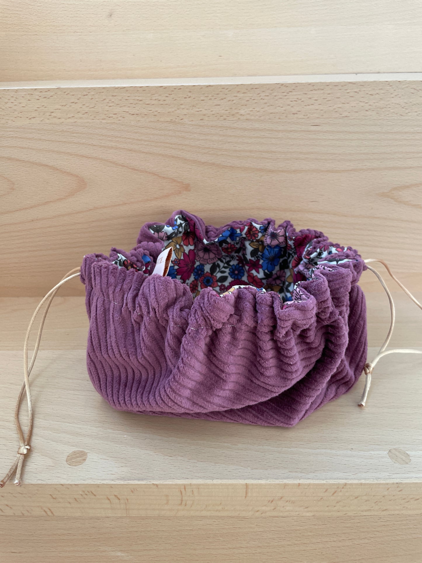 Trousse de Maquillage "Caro" velours côtelé prune et intérieur coton fleuri