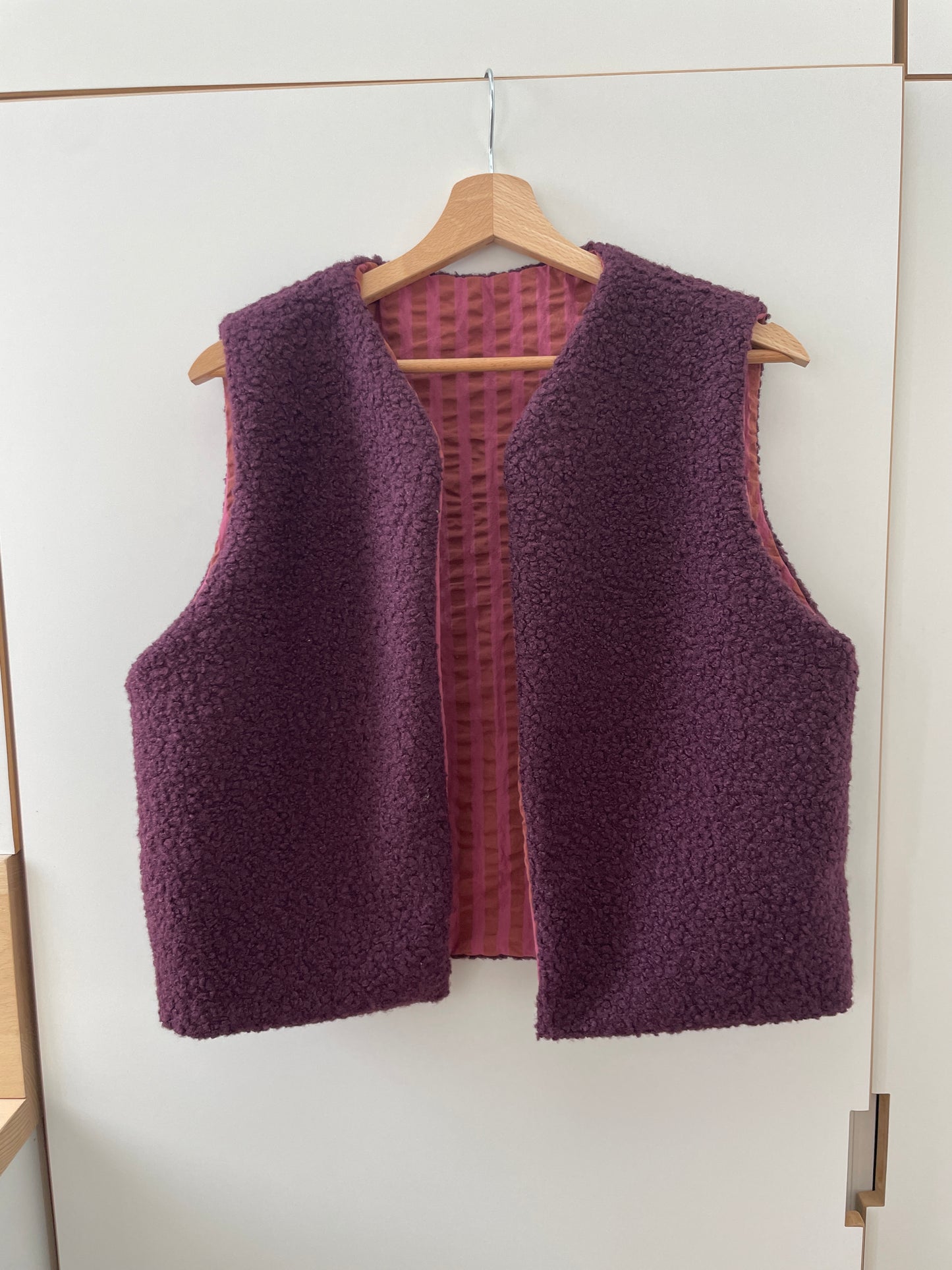 Gilet sans manche réversible bouclettes Bordeaux et seersucker ligné