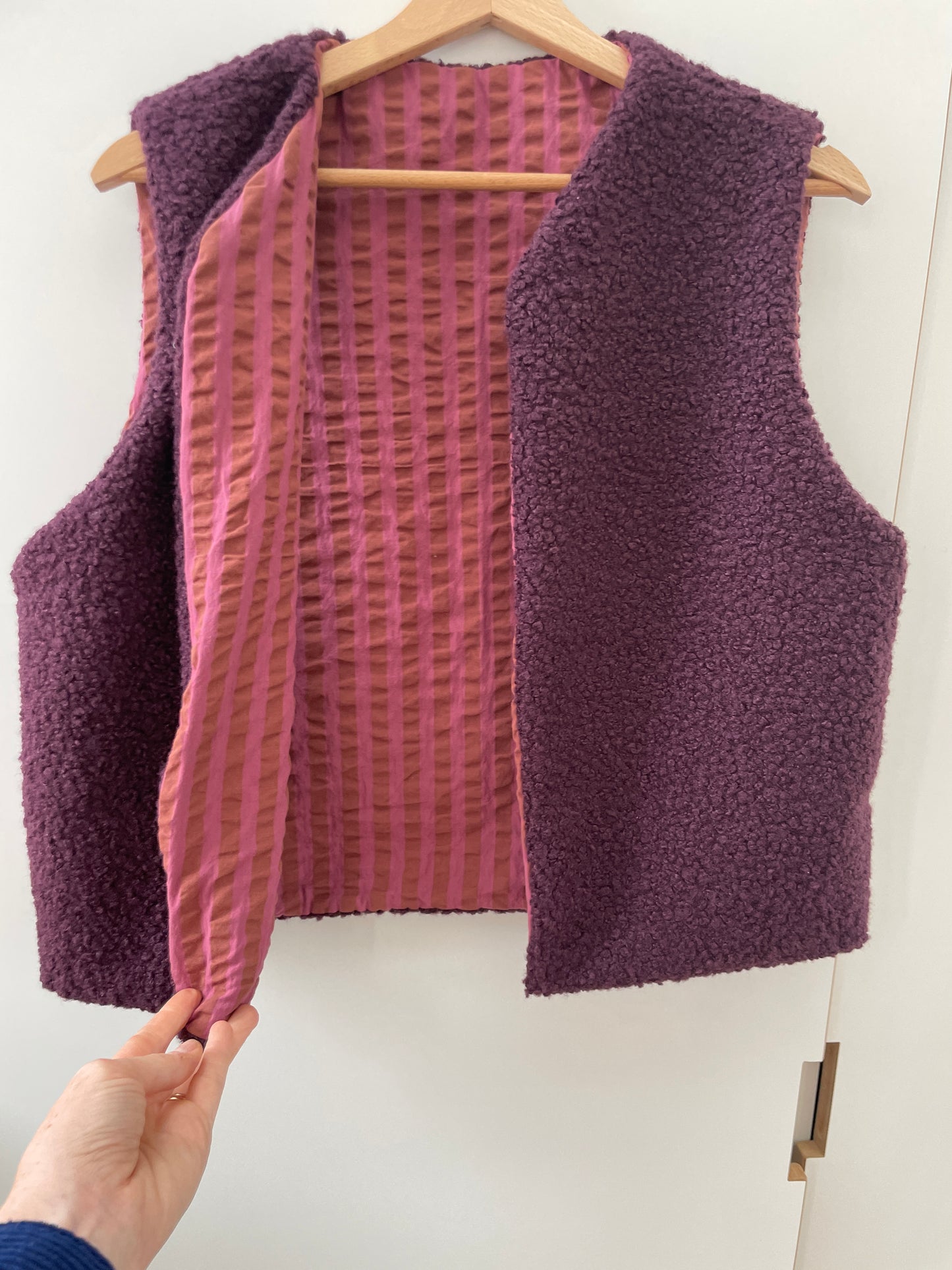 Gilet sans manche réversible bouclettes Bordeaux et seersucker ligné