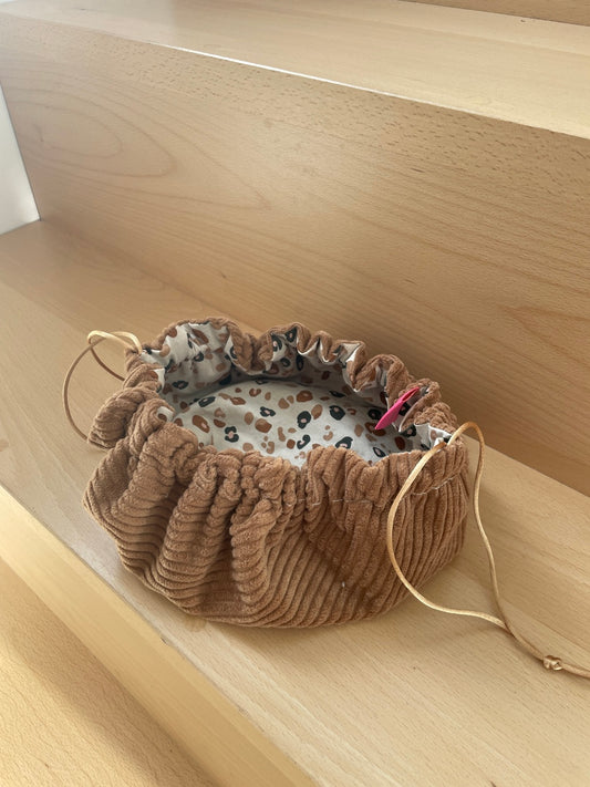 Trousse maquillage Caro– velours côtelé Camel et intérieur coton léopard