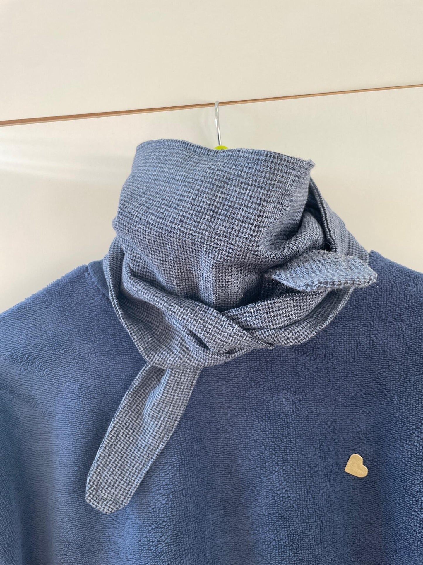 Écharpe "Sophie" en coton sergé bleu denim pied de poule