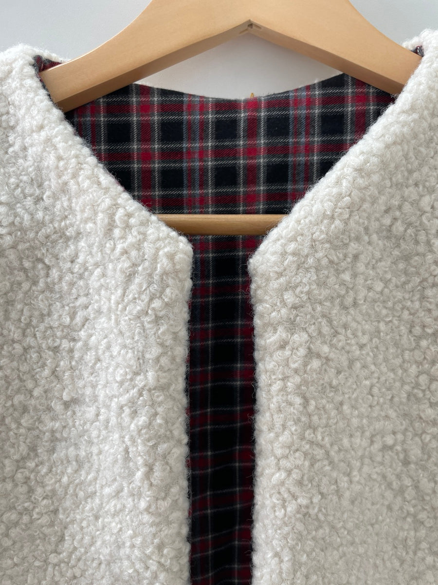 gilet sans manche bouclette écru intérieur tartan écossais détails col
