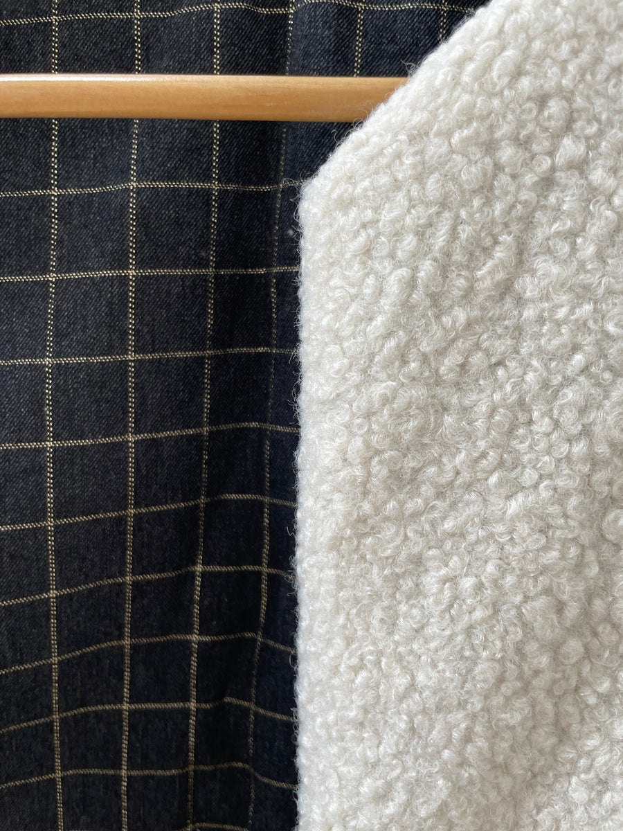 gilet sans manche bouclette écru intérieur anthracite et carreaux lurex détails