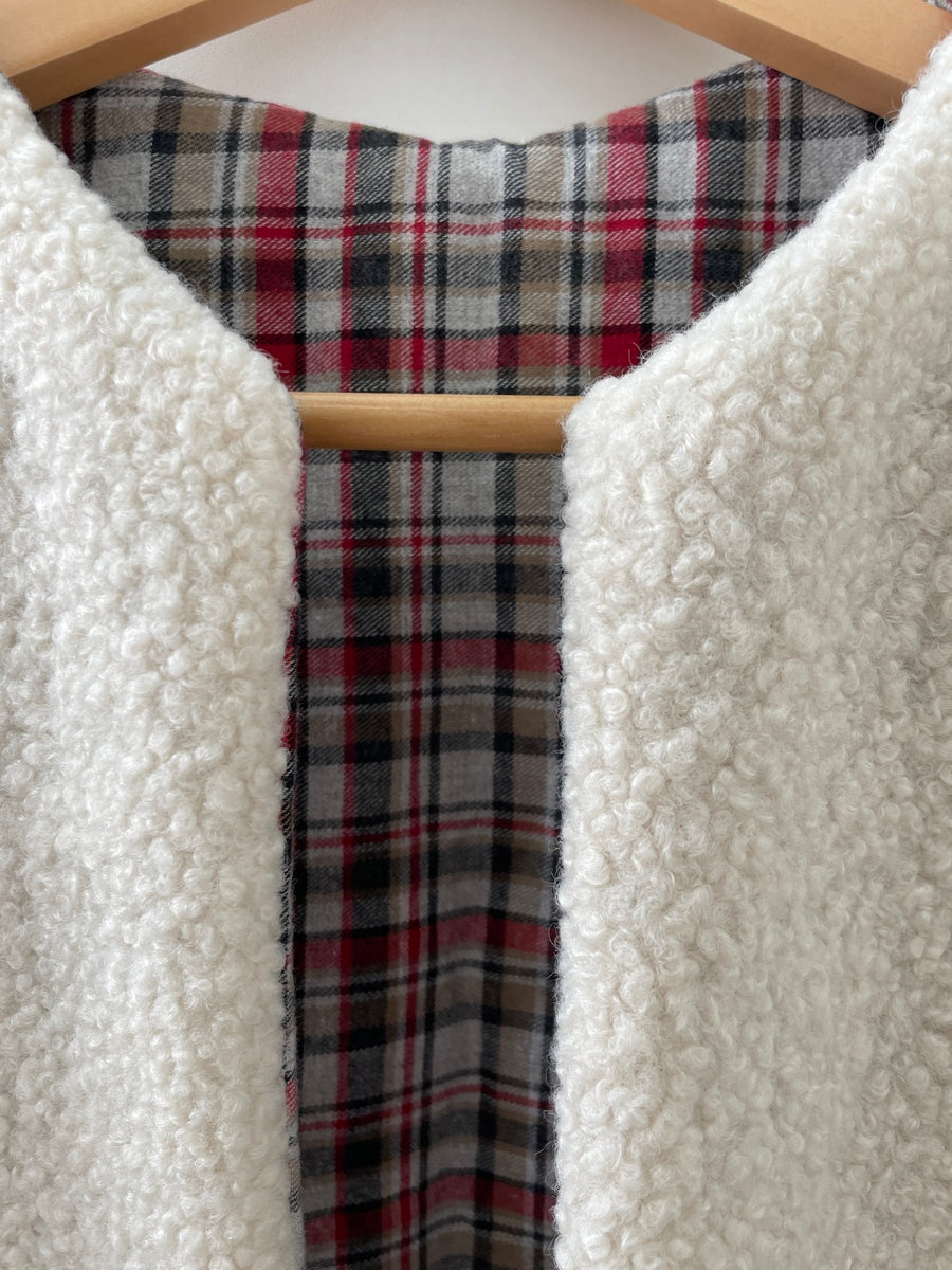 gilet sans manche bouclette écru intérieur tartan écossais gris détail col