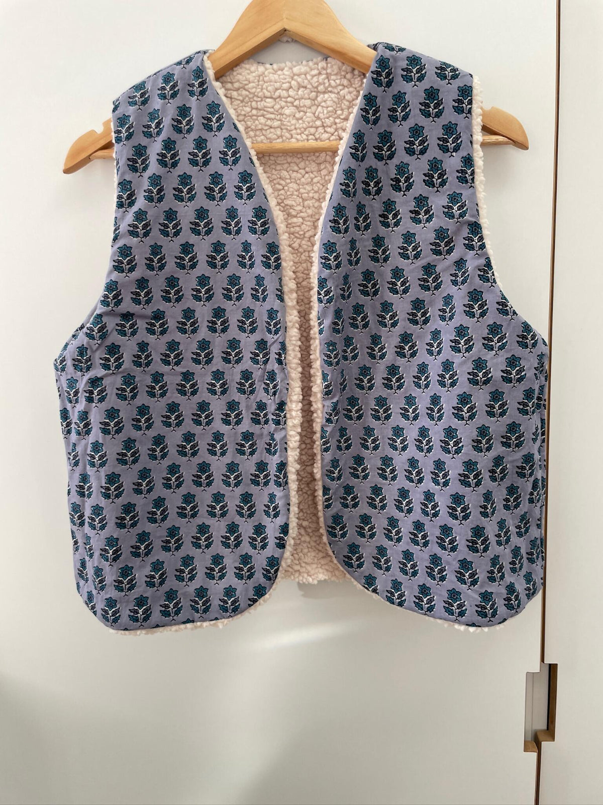 gilet sans manche réversible bleu motifs indiens