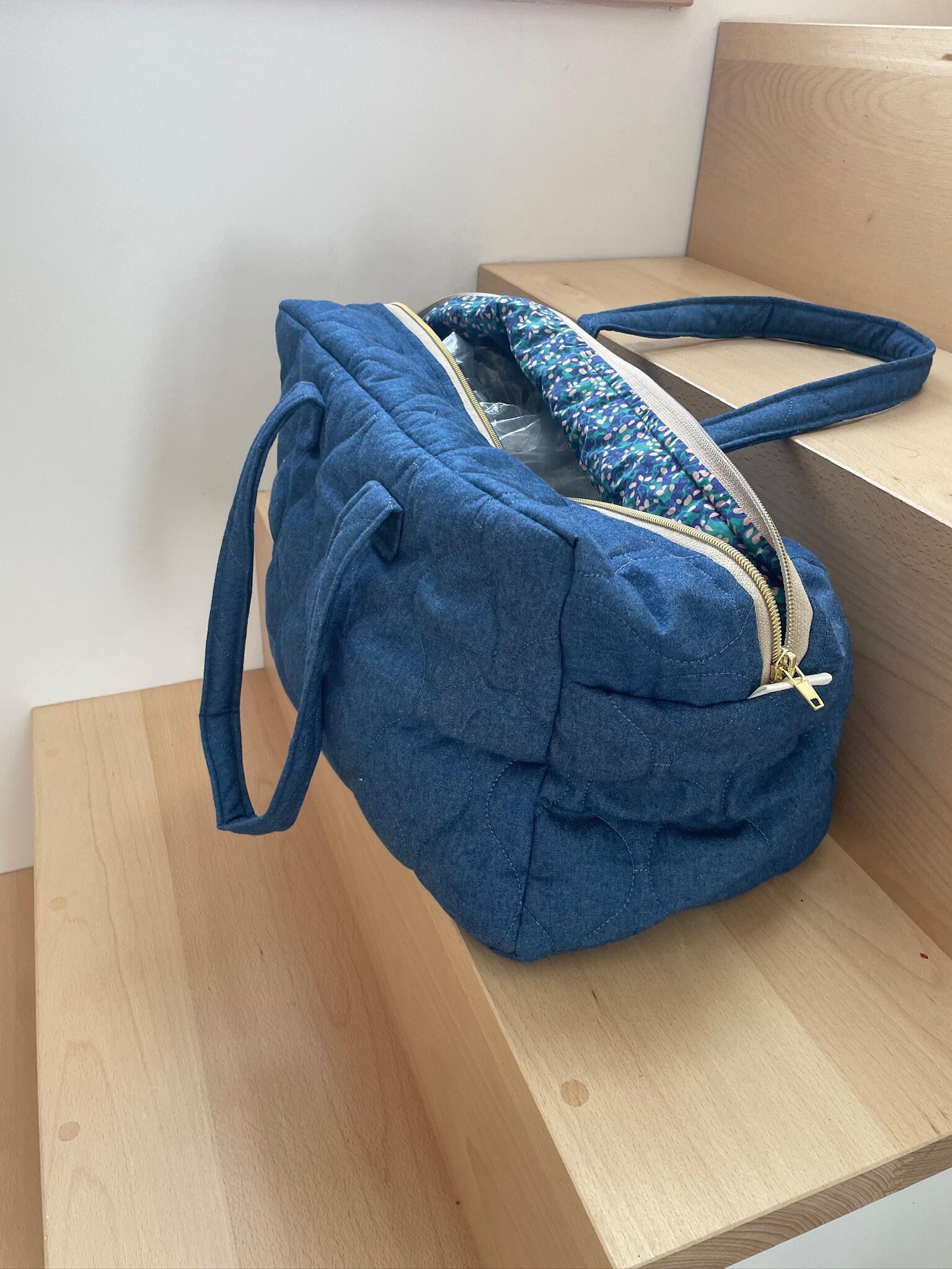 sac week end matelassé denim et intérieur assorti ouvert
