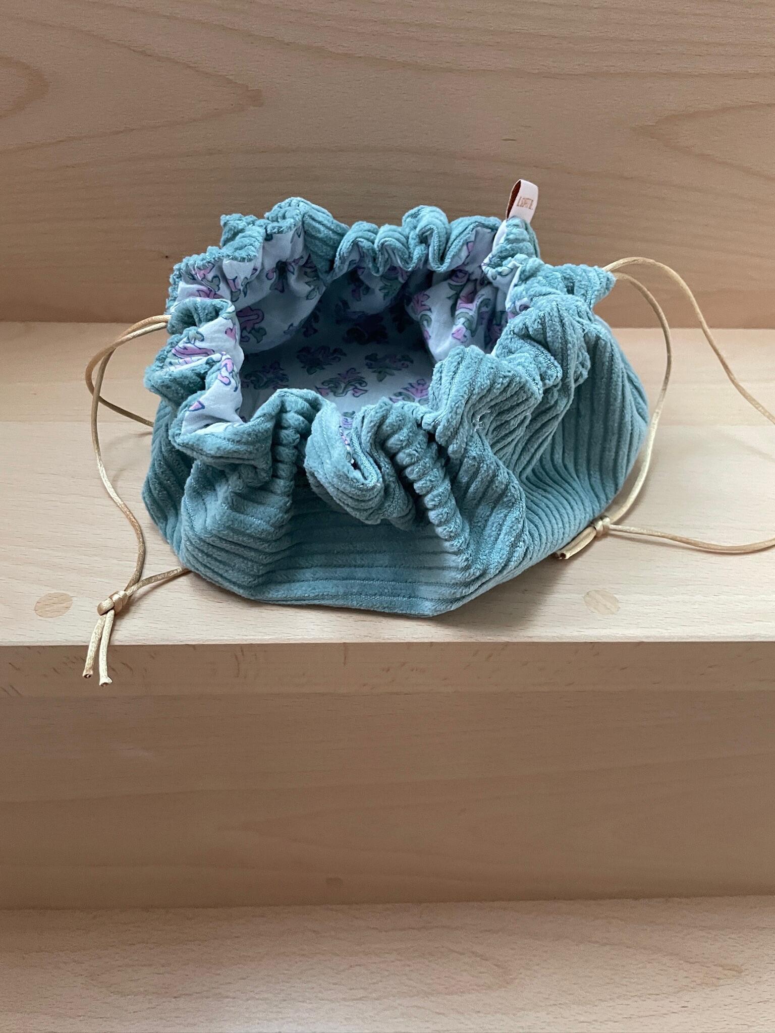 Trousse maquillage velours cotelé vert d'eau 