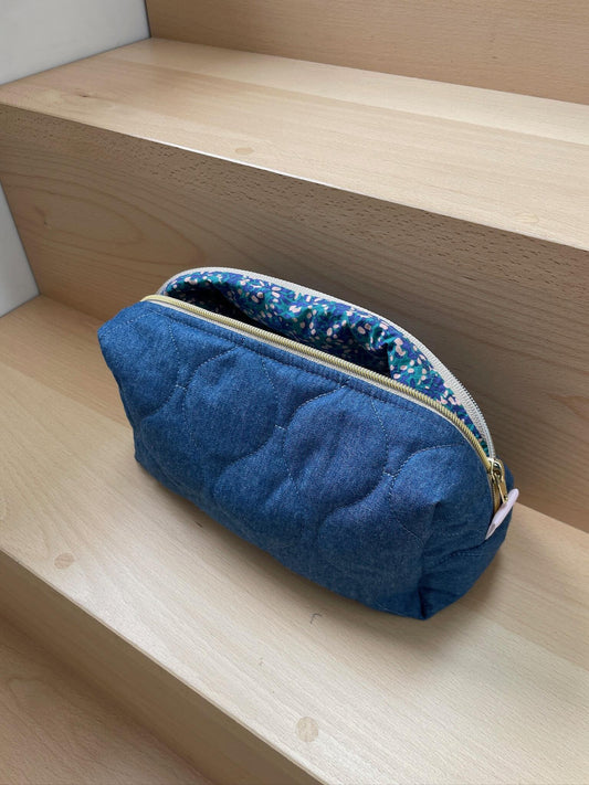 Trousse de toilette artisanale - Lucienne - Jean matelassé et intérieur motif grain de riz bleu