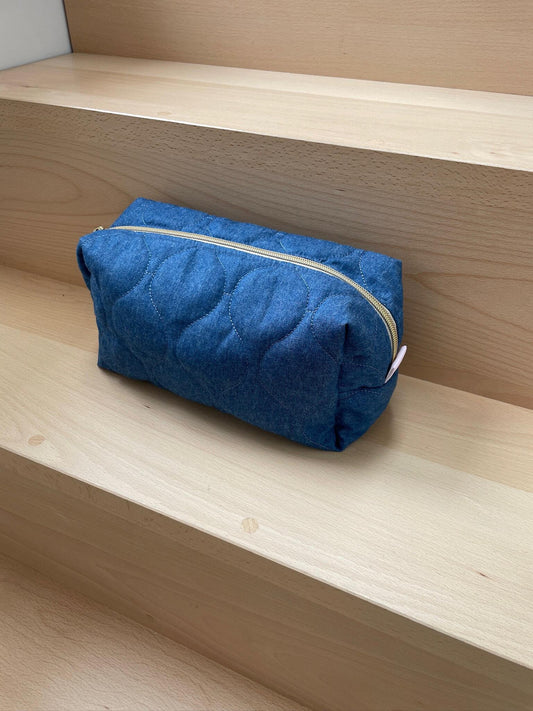 Trousse de toilette artisanale - Lucienne - jean matelassé et intérieur petites fleurs