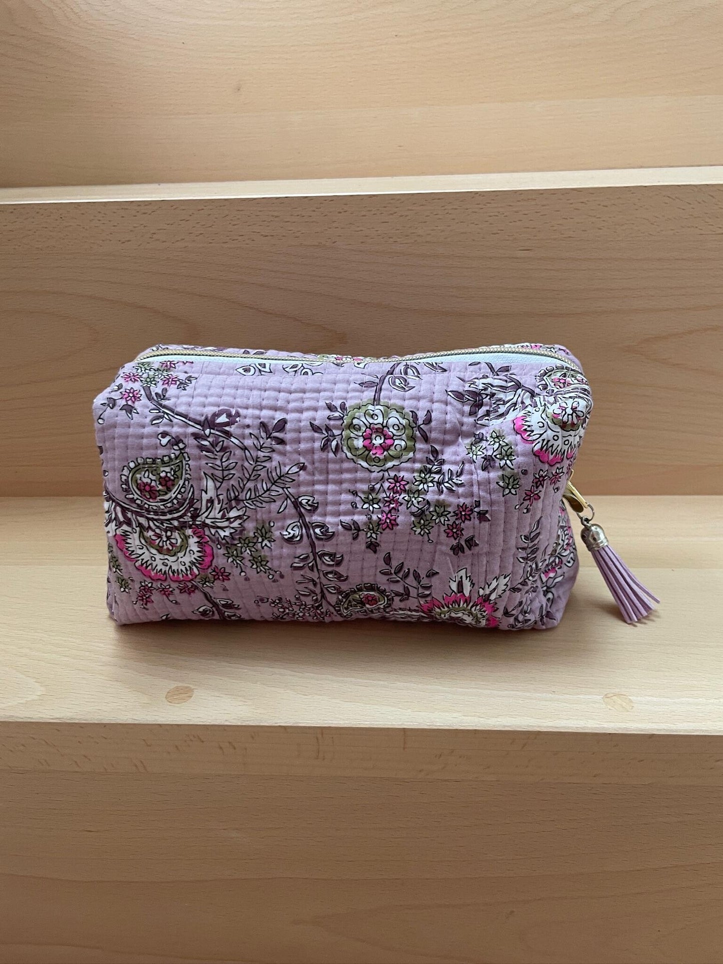 Trousse de toilette violette motifs indiens de face