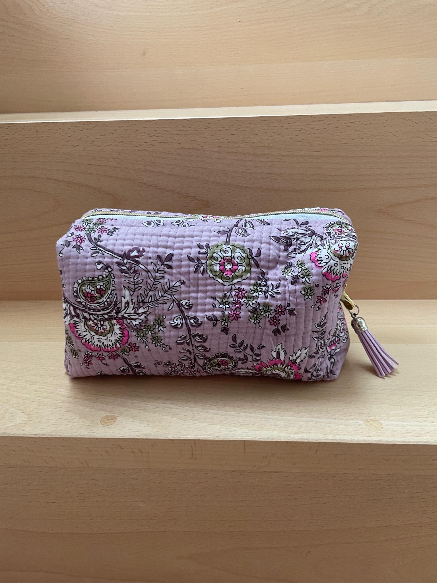 Trousse de toilette violette motifs indiens de face