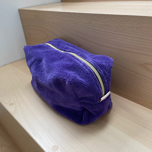 Trousse de toilette artisanale - Lucienne - éponge bambou violet et intérieur marron et fleurs violettes